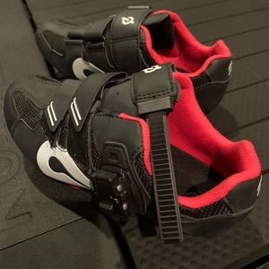 Women’s size 38 Peloton cycling shoes